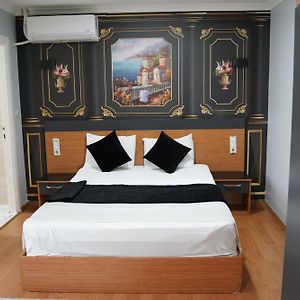 Heraldic Room Hotel